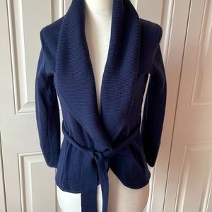 Excellent condition of 100% merino wool sweather in navy blue color XS